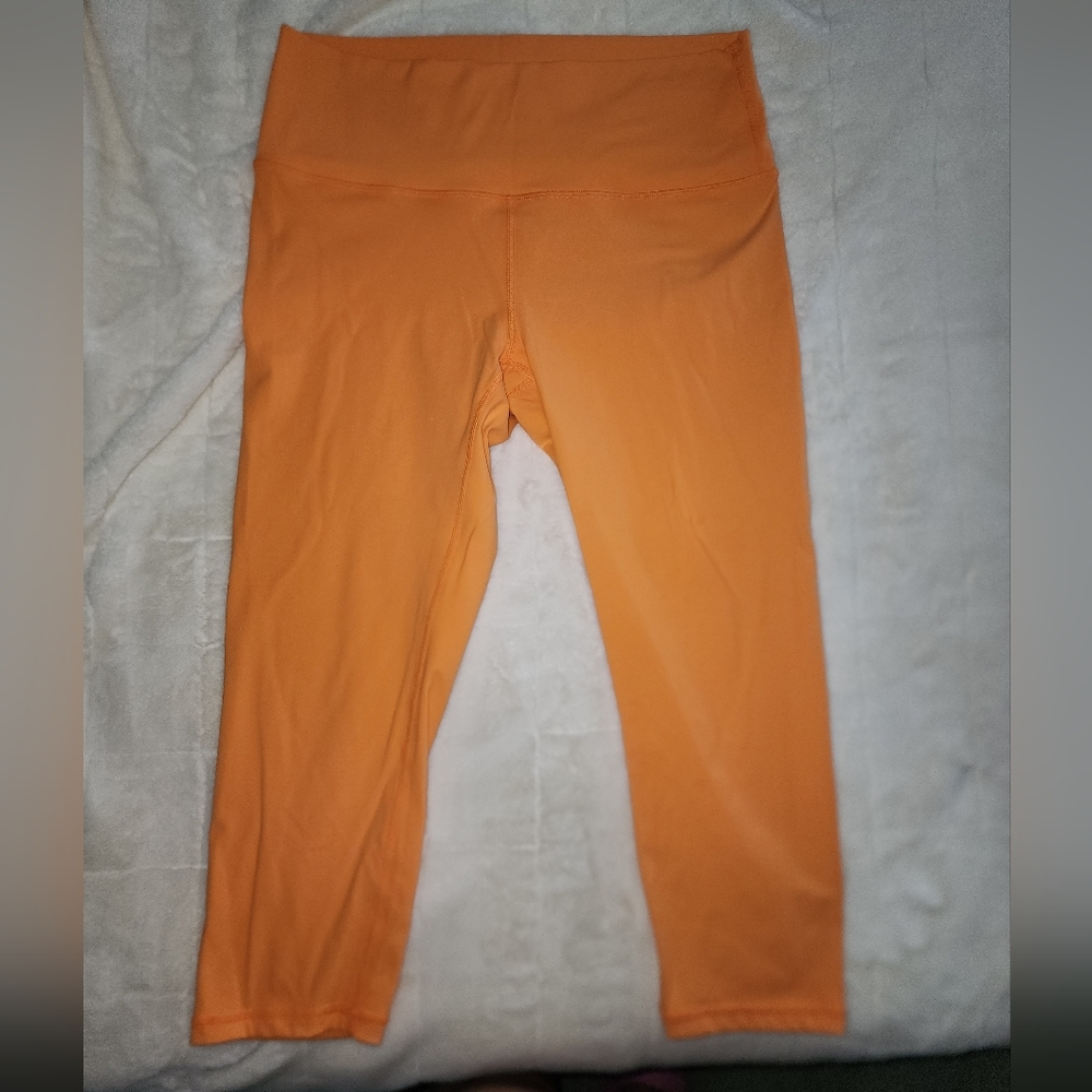 Zyia Ascend Capri leggings